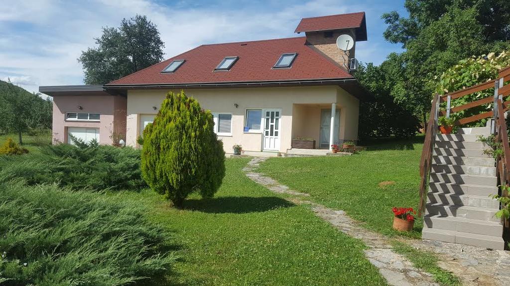 Apartment Oreskovic Оточац Экстерьер фото