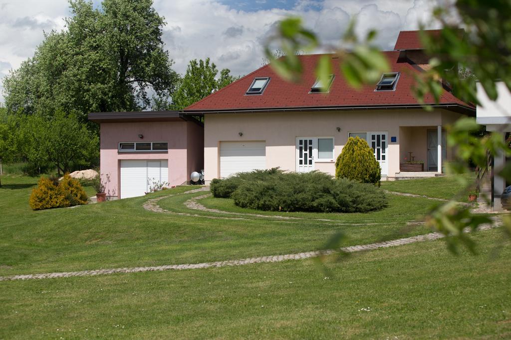 Apartment Oreskovic Оточац Экстерьер фото