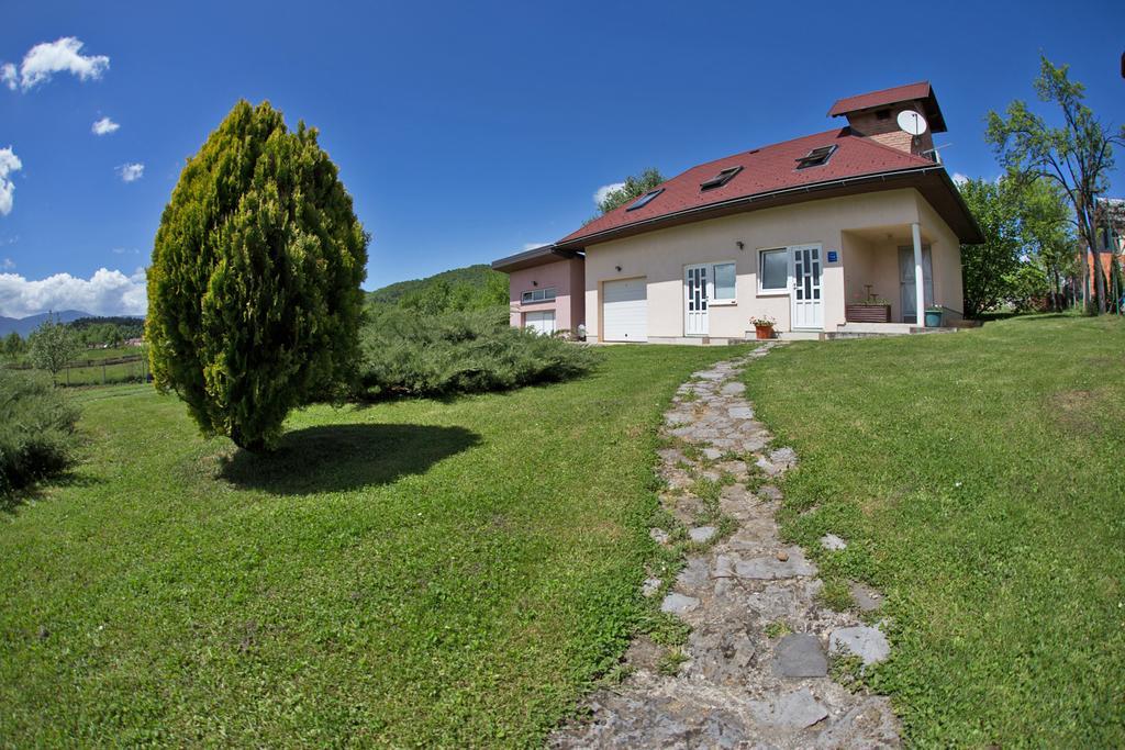 Apartment Oreskovic Оточац Экстерьер фото