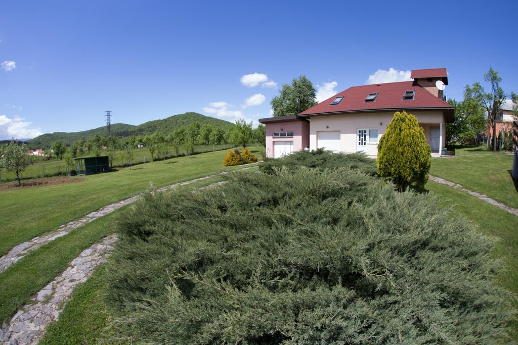 Apartment Oreskovic Оточац Экстерьер фото