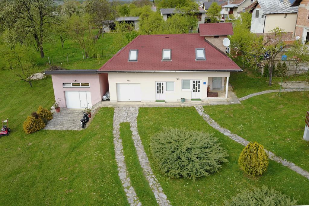 Apartment Oreskovic Оточац Экстерьер фото