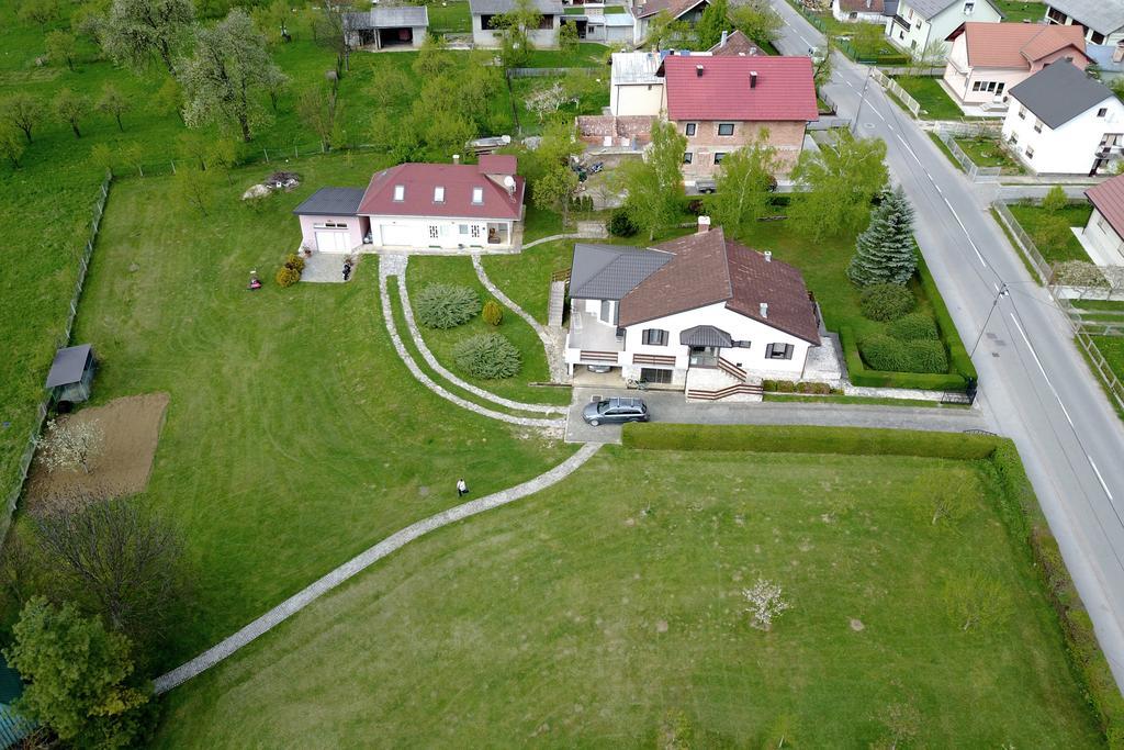 Apartment Oreskovic Оточац Экстерьер фото