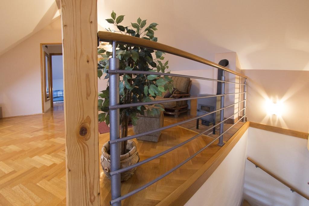 Apartment Oreskovic Оточац Экстерьер фото