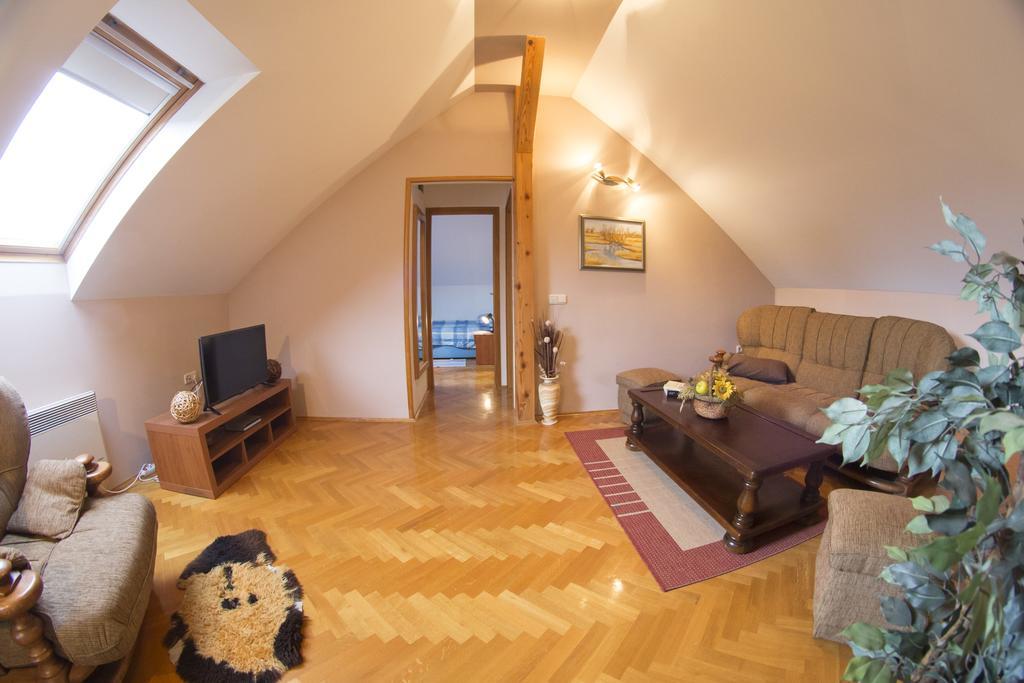 Apartment Oreskovic Оточац Экстерьер фото