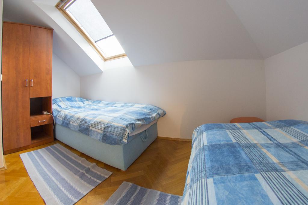 Apartment Oreskovic Оточац Экстерьер фото